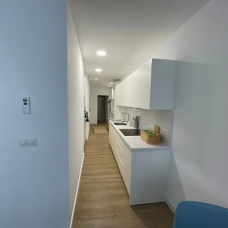 Oktheway Real Historic Small Apartment